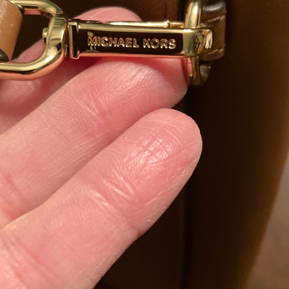 Michael Kors NWOT Tan Compact Envelope Style Convertible Crossbody / Clutch. - Picture 6 of 11